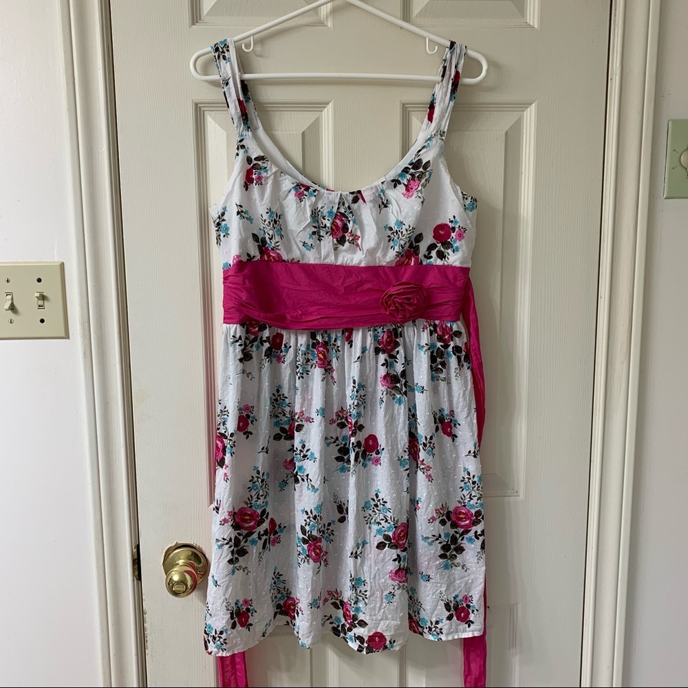 🌷3 for $25🌷City Triangles, US 11 (Juniors), White & Pink Floral Sleeveless Dress